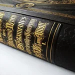 Heilige Schrift mit Goldschrift